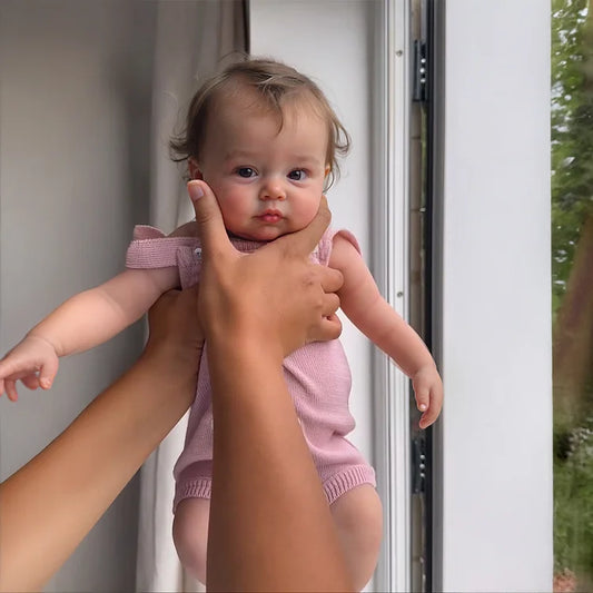 Muñeca Reborn Realista Gaby Niña, 55cm / 2.400 kg + Pack Premium