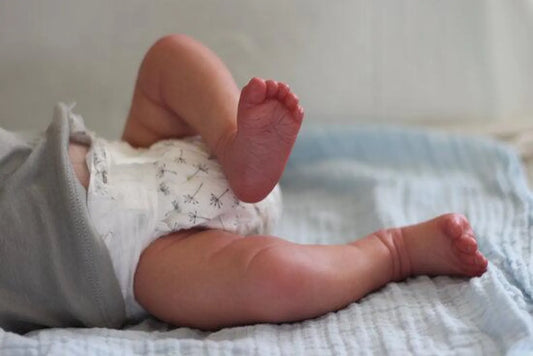 Muñeca Reborn Realista Charles Niño, 58cm / 2.800 kg + Pack Premium